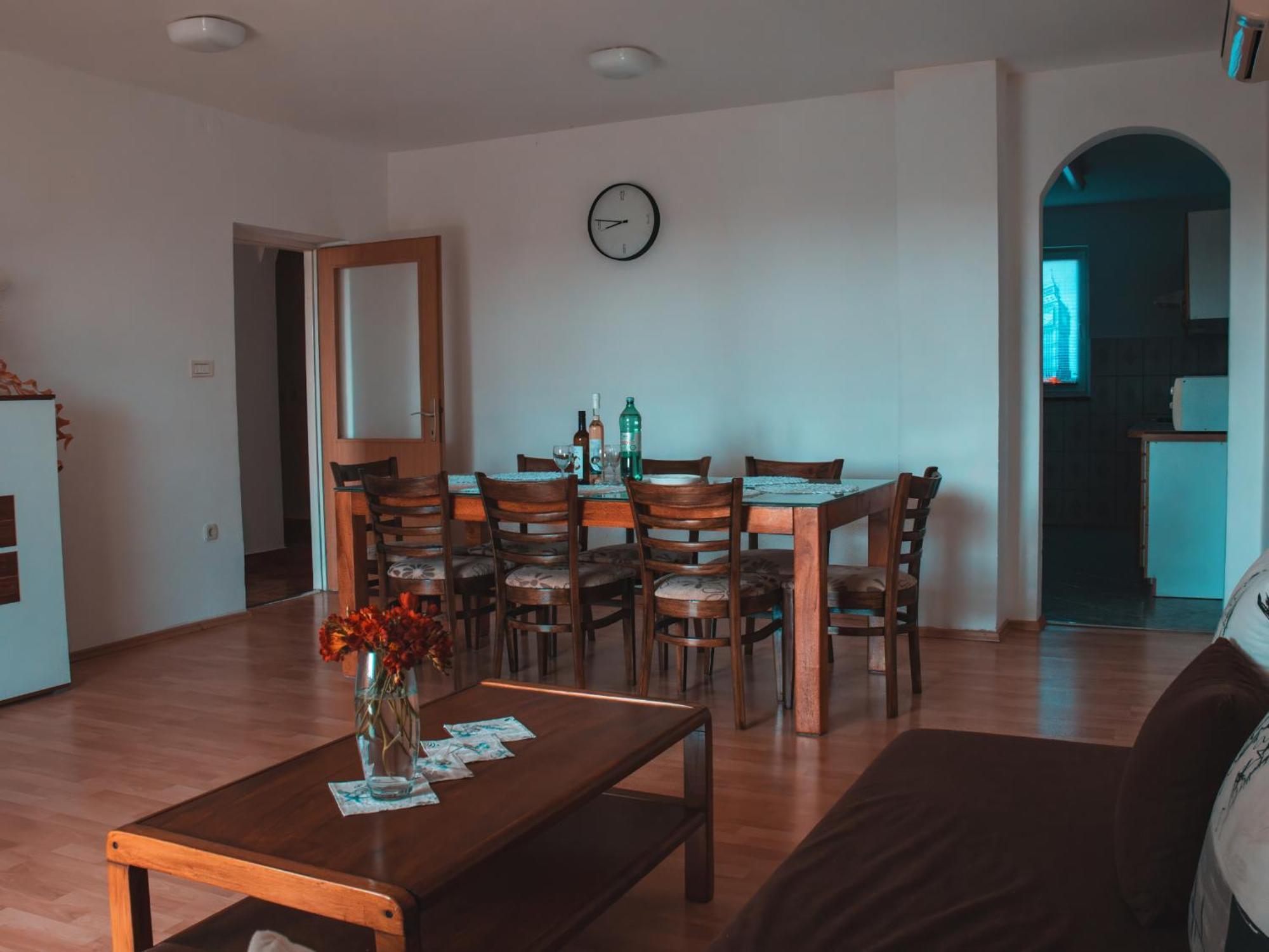 Deh, Stinjan Apartman Pula