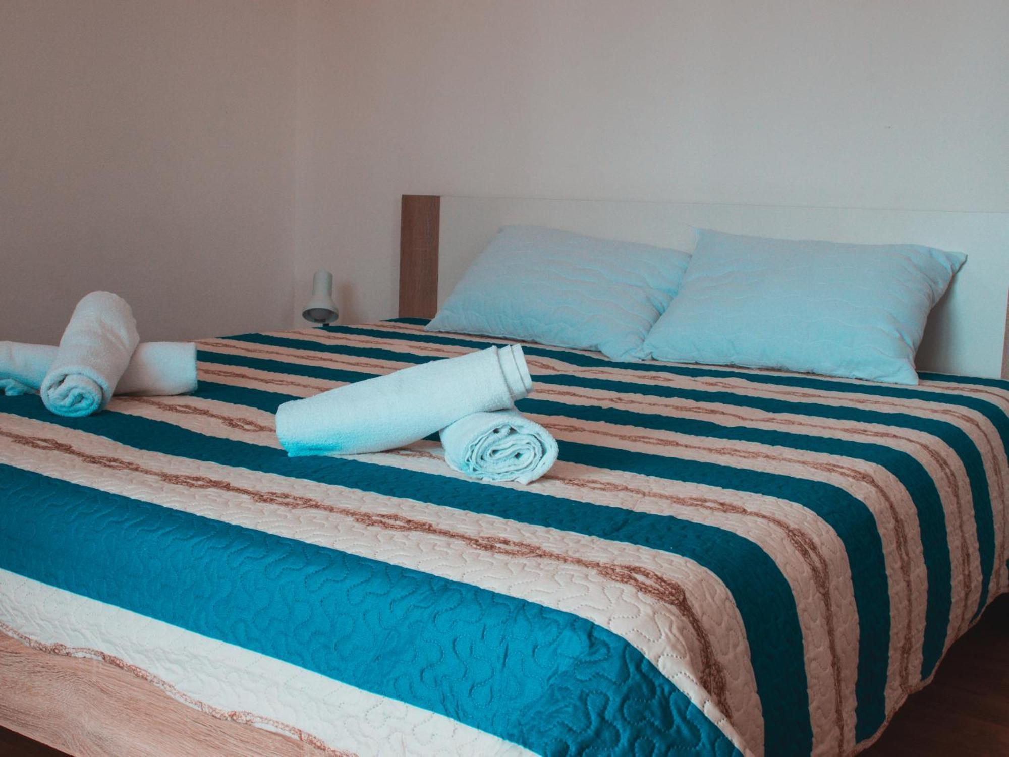 Apartman Deh, Stinjan