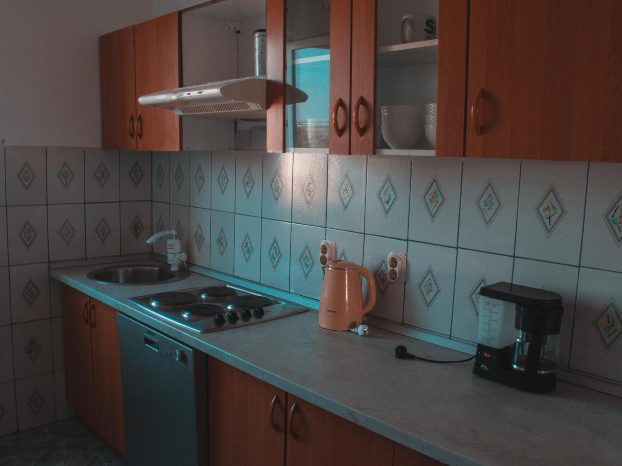 Apartman Deh, Stinjan *